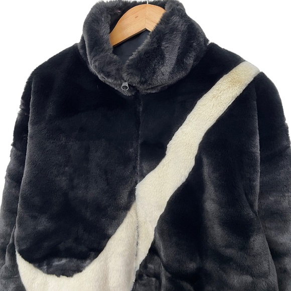 Nike Faux Fur Swoosh Jacket Women’s Medium - Picture 5 of 13